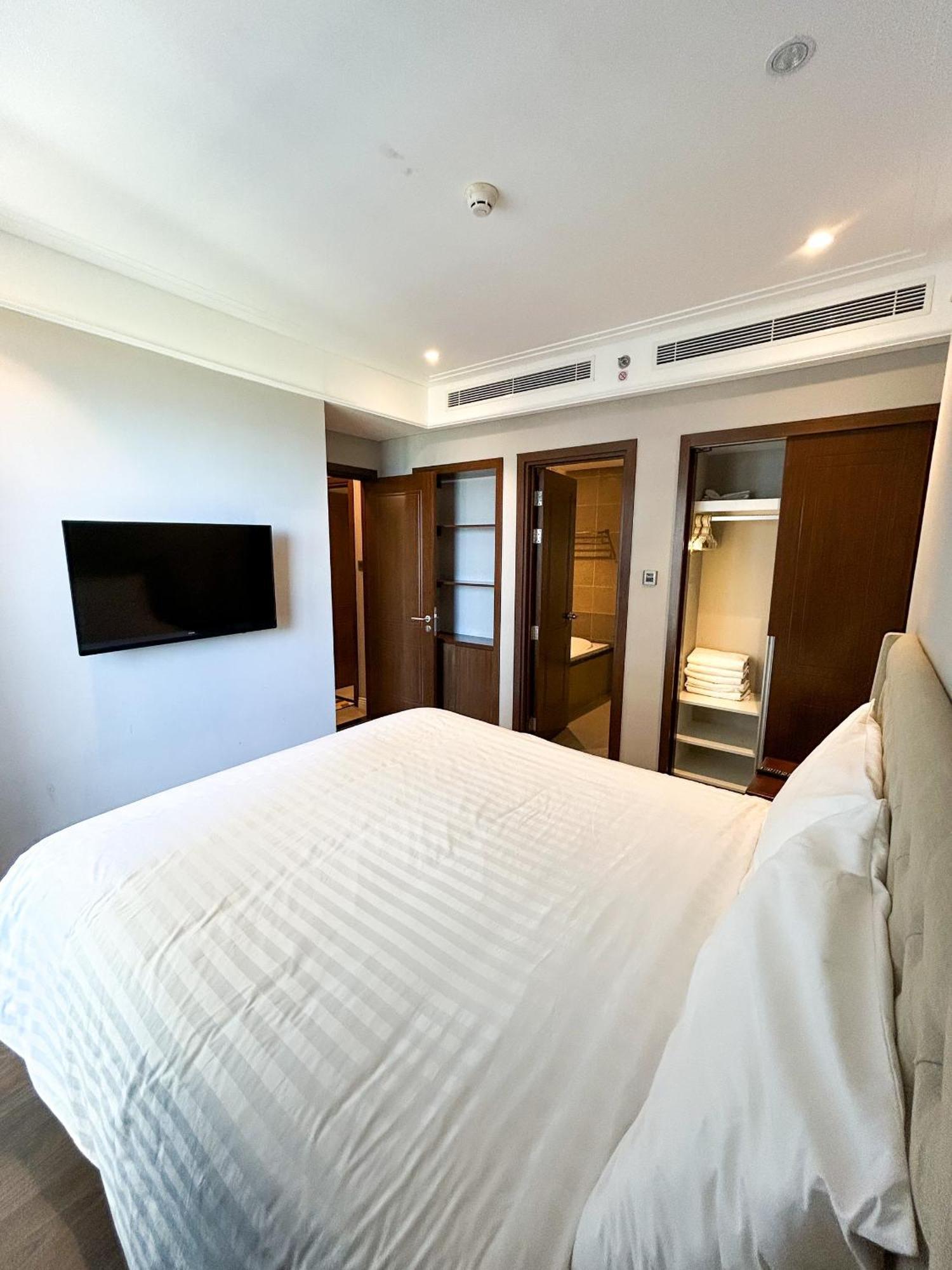 Sunrise Luxury Apartment With Ocean View Danang Exterior photo